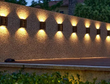 Arandela Solar LED Slim com Duplo Facho de Luz Quente – Luminária de Parede IP65 para Áreas Externas