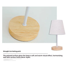 Abajur de Mesa em Madeira Maciça com Cúpula de Tecido – Luminária LED USB para Quarto e Cabeceira