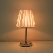 Abajur de Mesa em Madeira Maciça com Cúpula de Tecido – Luminária LED USB para Quarto e Cabeceira
