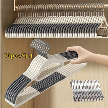 Kit com 30 Peças de Cabides Antiderrapantes – 10 Cabides de Veludo + 20 Clipes Organizadores
