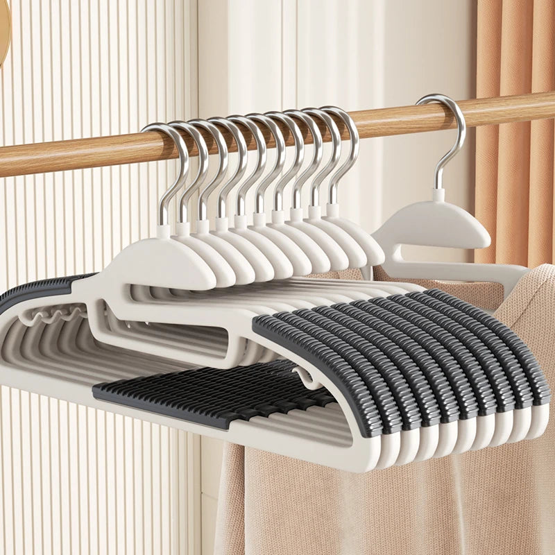 Kit com 10 Cabides Multifuncionais Antiderrapantes – Para Roupas Secas e Úmidas, Ideal para Guarda-Roupa