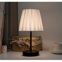 Abajur de Mesa em Madeira Maciça com Cúpula de Tecido – Luminária LED USB para Quarto e Cabeceira