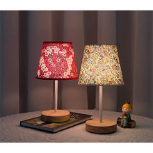 Abajur de Mesa em Madeira Maciça com Cúpula de Tecido – Luminária LED USB para Quarto e Cabeceira