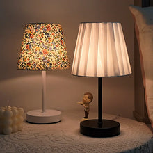 Abajur de Mesa em Madeira Maciça com Cúpula de Tecido – Luminária LED USB para Quarto e Cabeceira