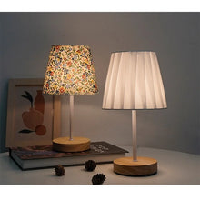 Abajur de Mesa em Madeira Maciça com Cúpula de Tecido – Luminária LED USB para Quarto e Cabeceira